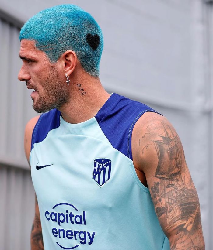 Rodrigo De Paul apostó por un jugado cambio de look y preocupó a los hinchas