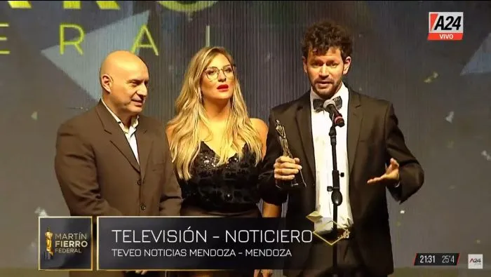 El equipo de TEVEO Noticias en el escenario del Martn Fierro Federal